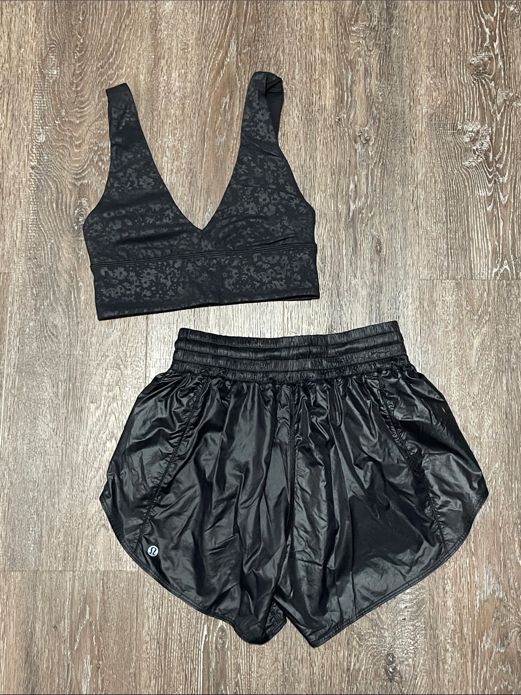 Nwot Lululemon Matching Black *Matte Sheen Design Set. Size 4